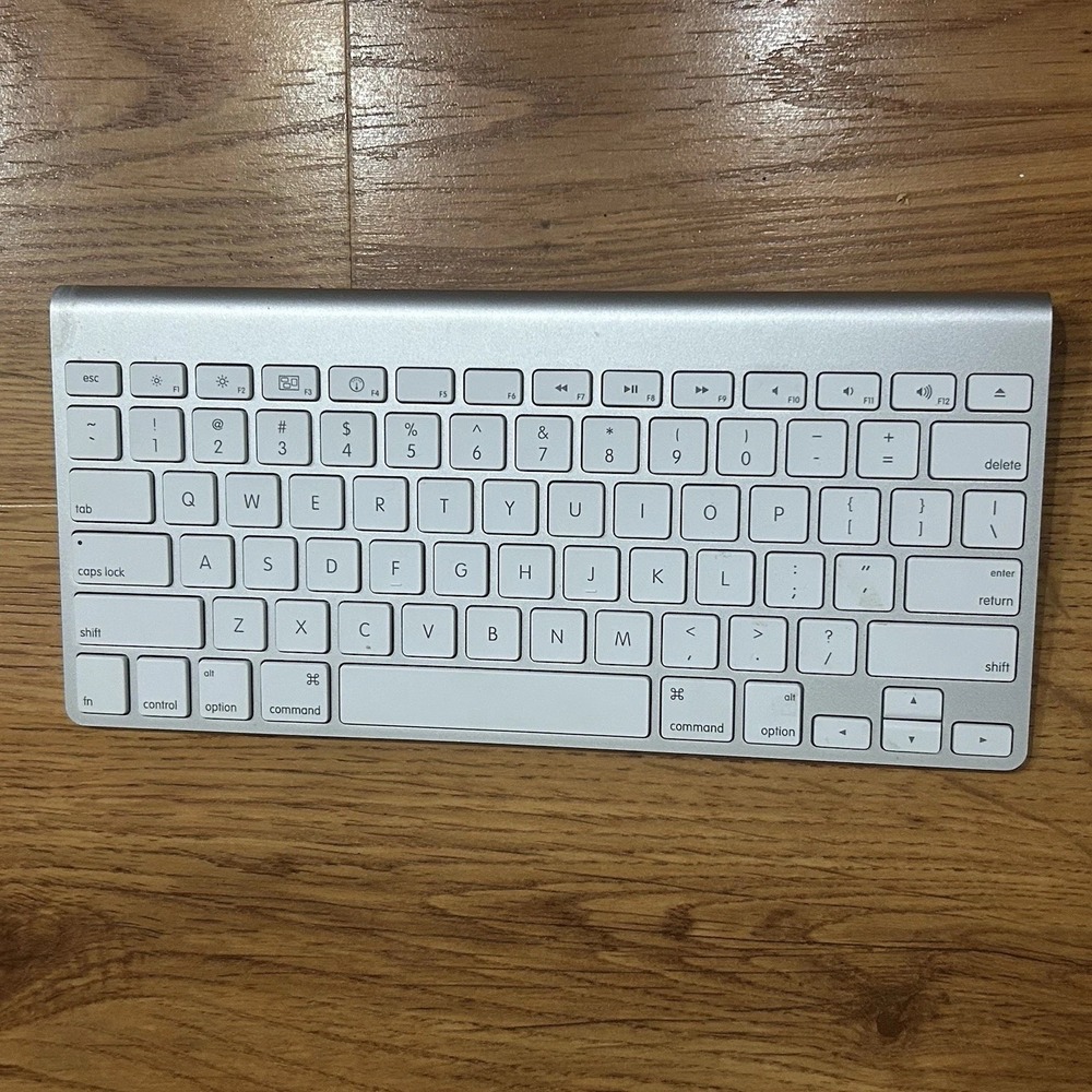 Apple Magic Keyboard A1314 Bluetooth Untested